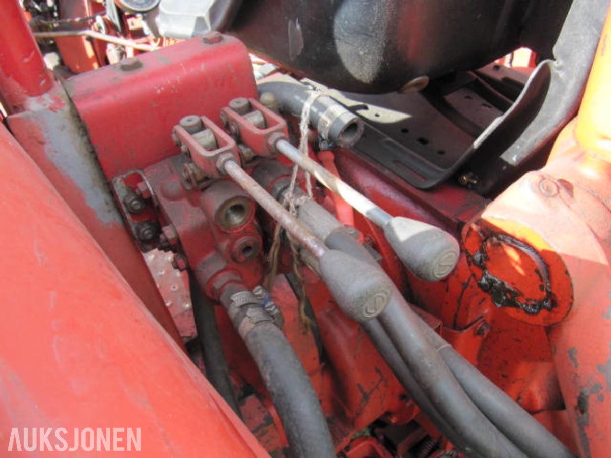 1967 Nuffield 342 traktor med laster